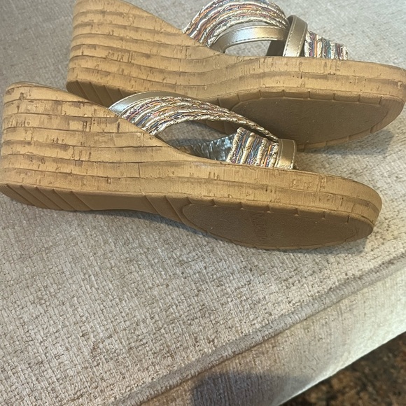 Italian Shoemakers Wedges - Picture 7 of 12